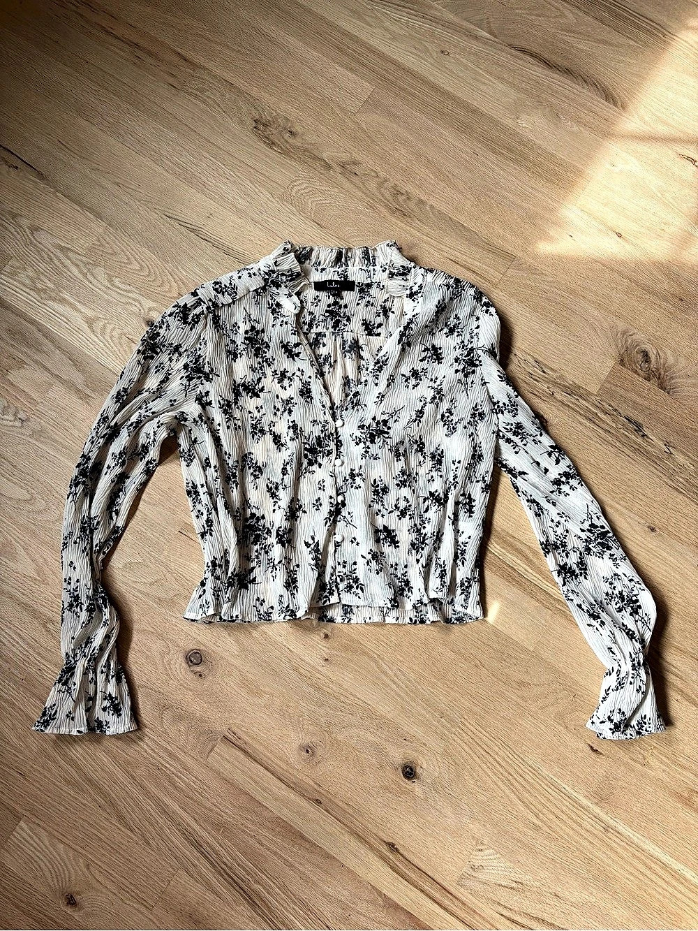 Floral Long Sleeve Top in White & Black Like New